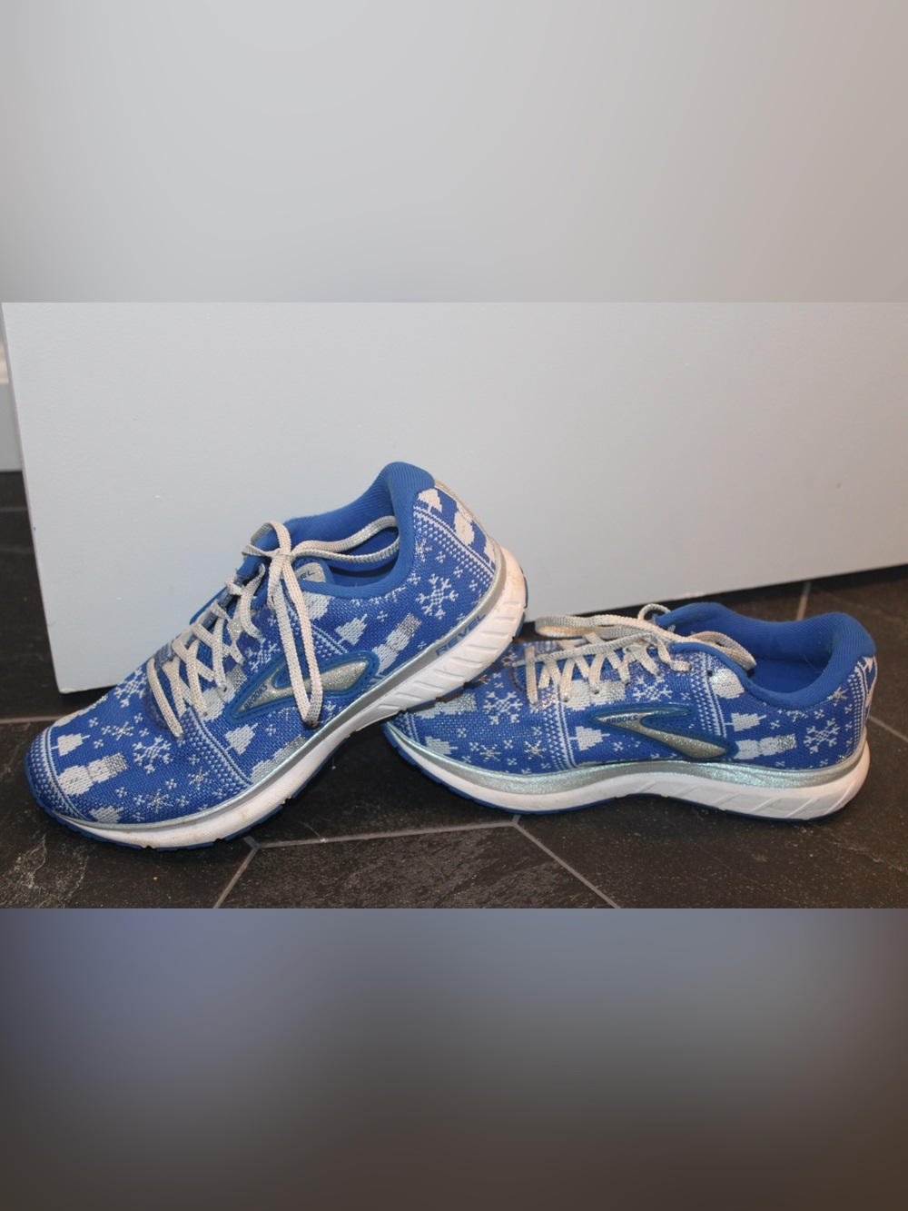 Brooks Revel 3 Run Merry Christmas Blue Women's Size 6.5 - No Insoles - Picture 2 of 15